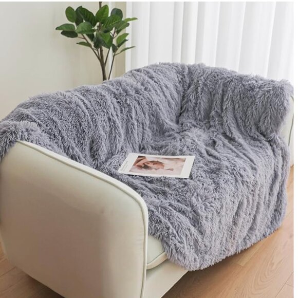 Gray Faux Fur Throw Blanket, Gray 80"x90" Fluffy Blanket Throw Queen Size - Picture 2 of 5